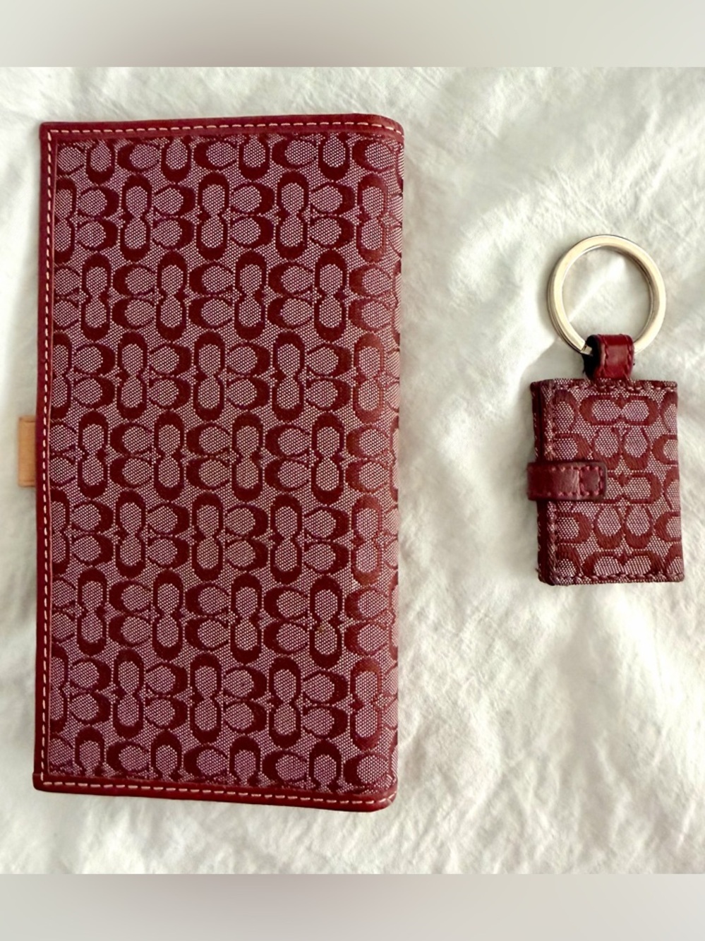 👑✅PRICE FIRM✅ COACH burgundy check book cover and mini picture frame key fob set - Picture 4 of 17